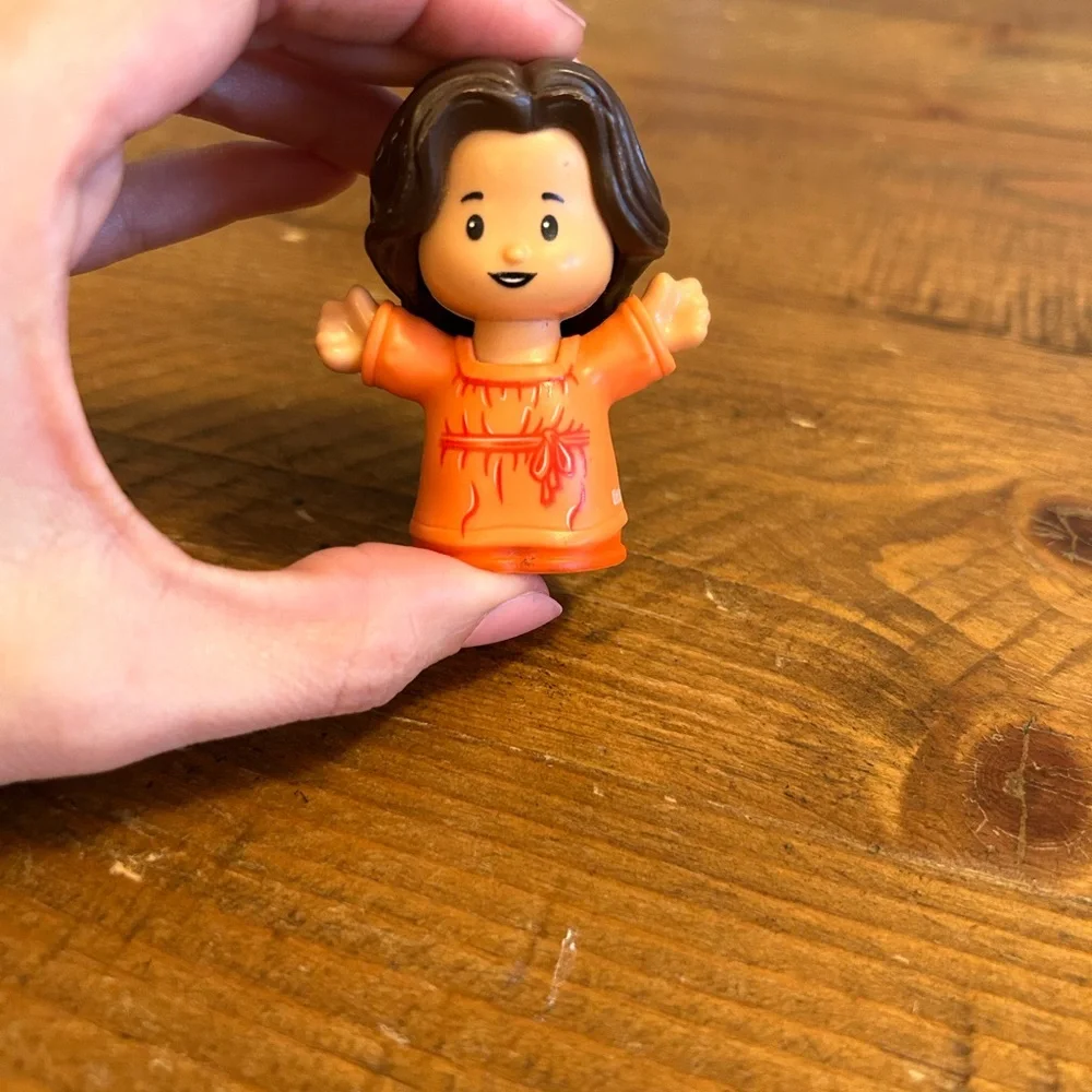 Fisher Price Little People mom/girl in orange dress as is